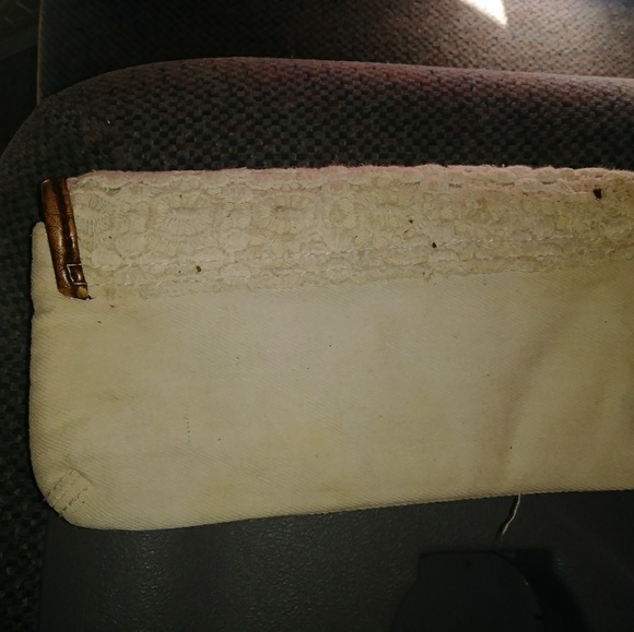 White wallet - Picture 2 of 3